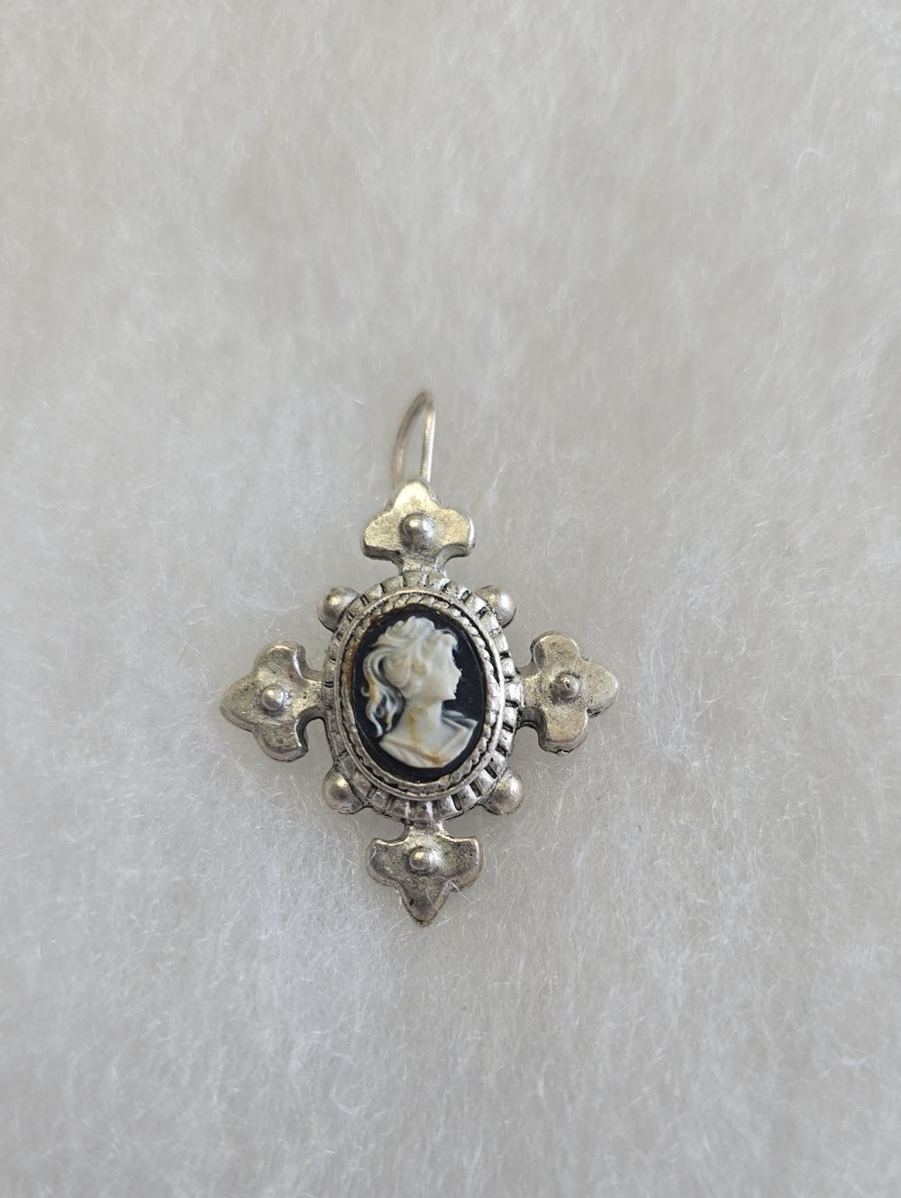 Vintage-Style Silver Cameo Cross Pendant in Black and Cream